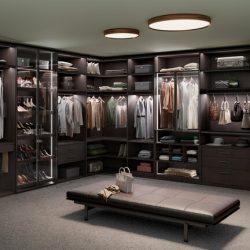 begehbarer Kleiderschrank; legno; walk-in wardrobe; schräggestellte Böden; RPS Türen; RPS door; Alurahmenböden; Innensystem; interior system; Oberfläche; surface; Urband structures; Matrix Pinie Dunkel; matrix dark pine; kleiderlift; clothes lift; Hosenauszug; Trouser Pull-Out; beleuchtete Schrankseite; Illuminated Shelves; drawer; Schubkasten; facheinteilung; storage cubes;